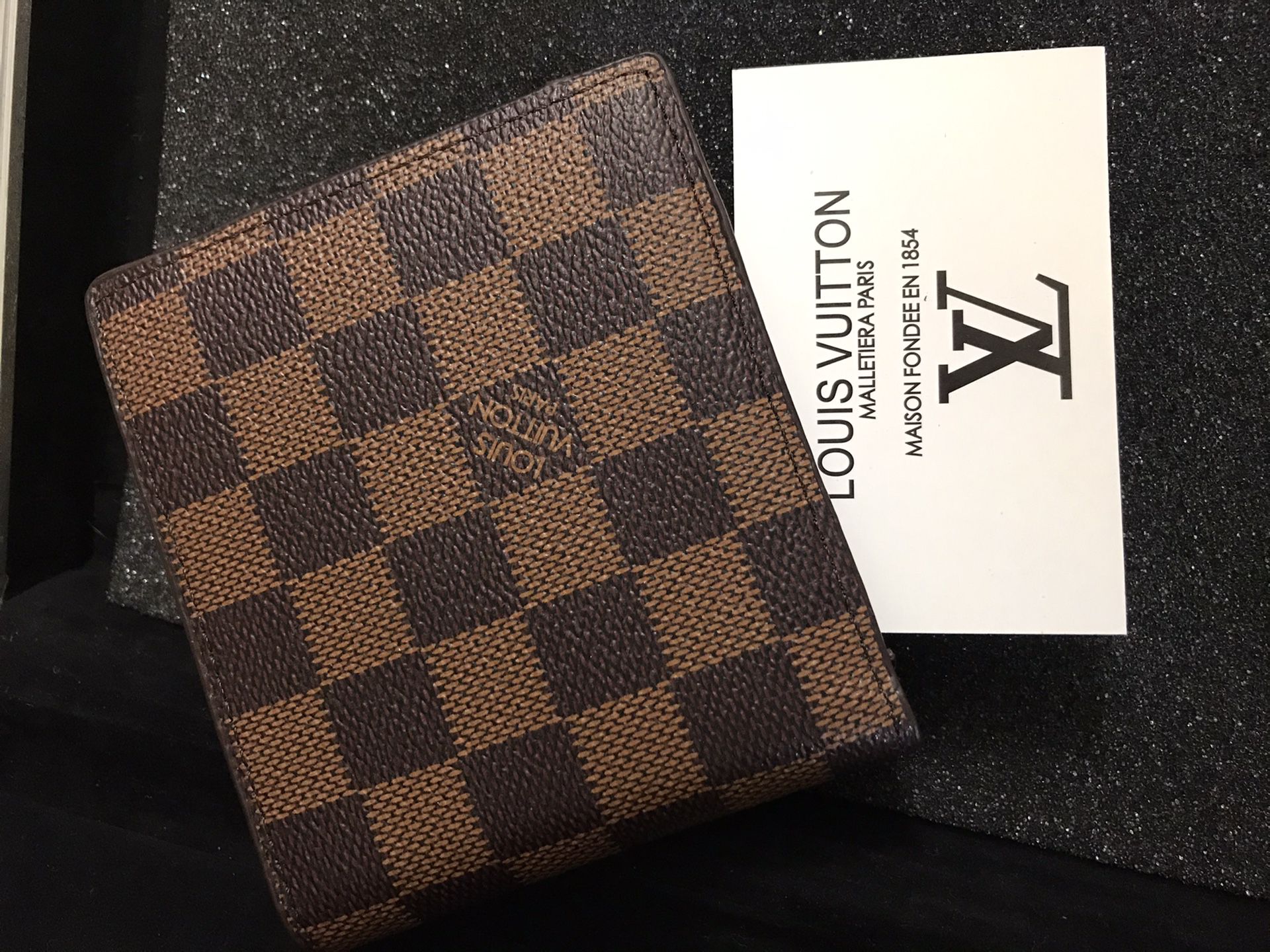 Louis Vuitton Wallet ( New )