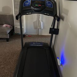 Horizon treadmill