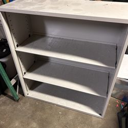 Metal shelving unit