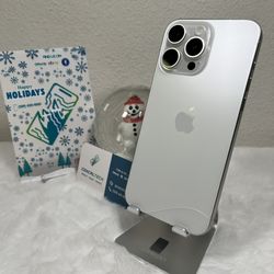 iPhone 15 Pro Max 256gb Unlocked 88% 🔋 Health In Very Good 7/10 Condition. Has a hairline Crack