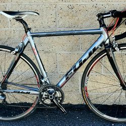 Fuji 54cm Roubaix Road Bike - Lightweight Carbon/Aluminum Frame

- Great Condition 