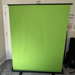 Neewer 58” x 71” retractable green screen with auto-lock base