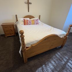 Wooden queen bed set 