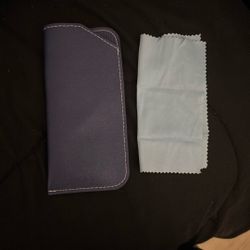 Glasses case and a wipe
