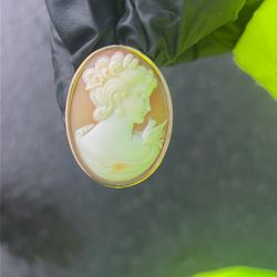 Gold Cameo Brooch 