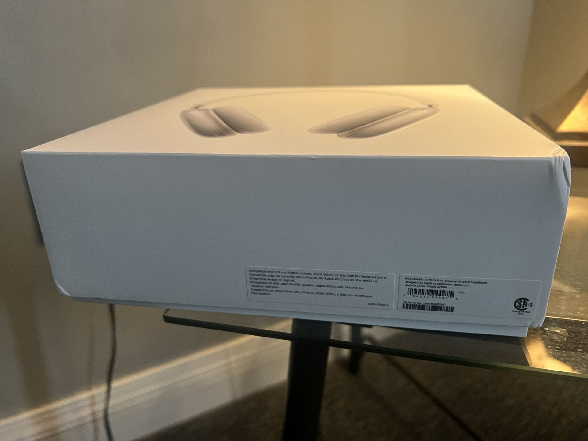 Air Pod Max Silver, New , Excellent Condition. Electronics & Media