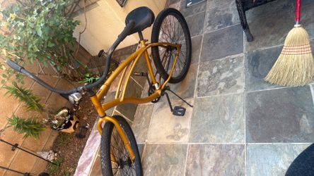 Huffy beach cruiser