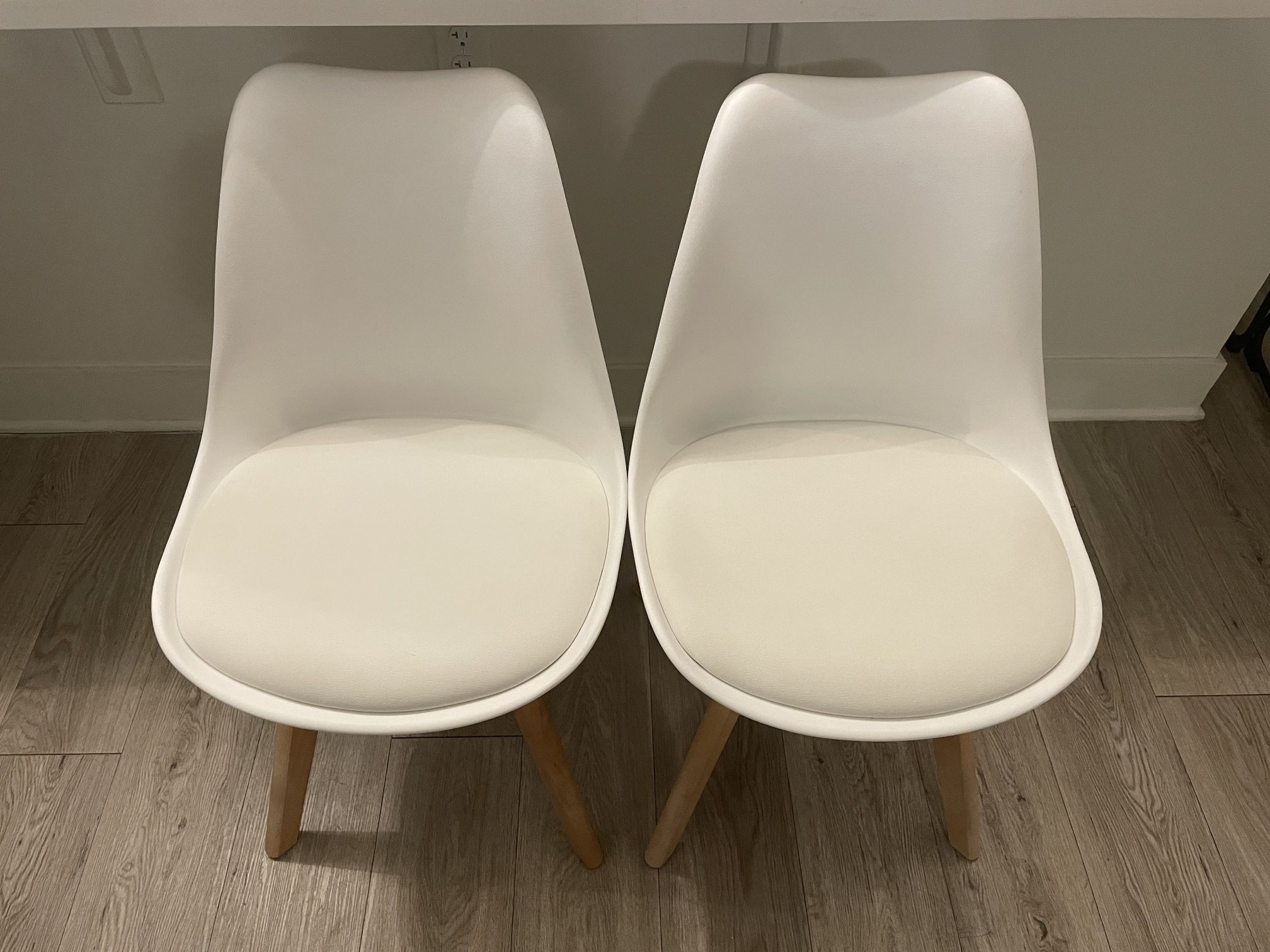 Mid-Century White Chair (set of 2)