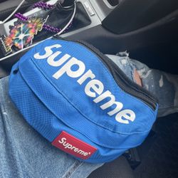 Supreme SS17 Waist Bag Black 100% Authentic Box Logo Shoulder Pouch RARE  2017 for Sale in Big Bear, CA - OfferUp