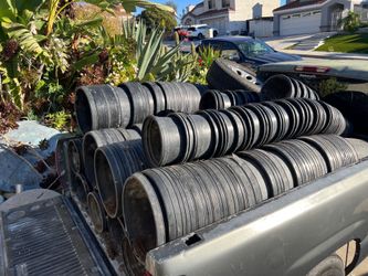 Plastic containers/ plantings pots