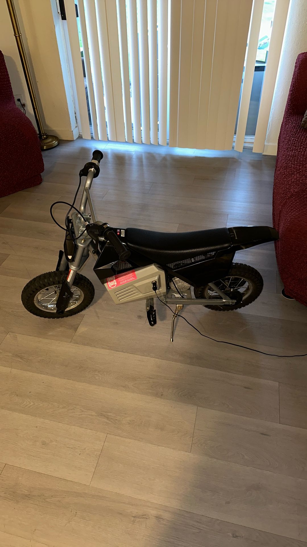 Small electronic motorcycle