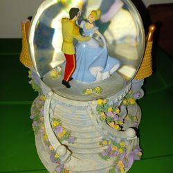 Disney Cinderella  Snowglobe Musical. 