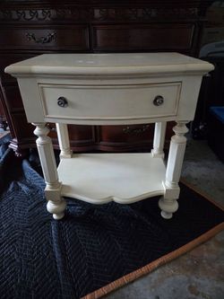 Vintage Lane Cottage Style Accent Table / Nightstand - Antique White