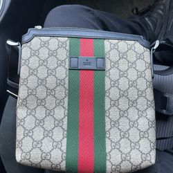 Gucci GG Supreme Flat Messenger Bag 