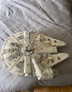 Hasbro 2008 Legacy Collection Millennium Falcon 2.5’