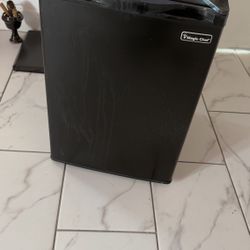 Single Door Mini Fridge 