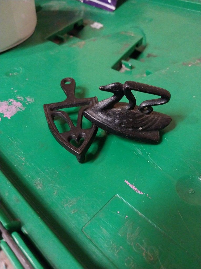 Duck Sad Iron Miniature