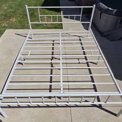 Full Size White Metal Bed Frame – Excellent Condition + Delivery Available
