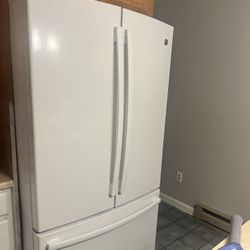 GE  fridge For Sale