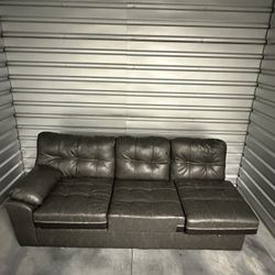 🛋️ 2-Piece Sectional – American Signature “Trotter” Charcoal – $1,800 OBO