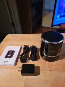 BLUETOOTH SPEAKER with HIDDEN ROTATING HD WIFI CAMERA (Brand New)