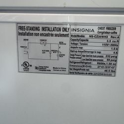 Chest Freezer 3.5 Cu. ft- Insignia