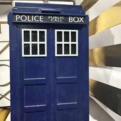 Dr Who Tardis replica 10.5x6 inches