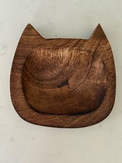 Cute Carved Wooden Cat Trinket Dish   Adorable little wooden cat dish. Great for holding trinkets, jewelry, or just as a cute decor piece. Made from w