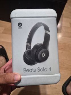 Beats Solo 4 BRAND NEW