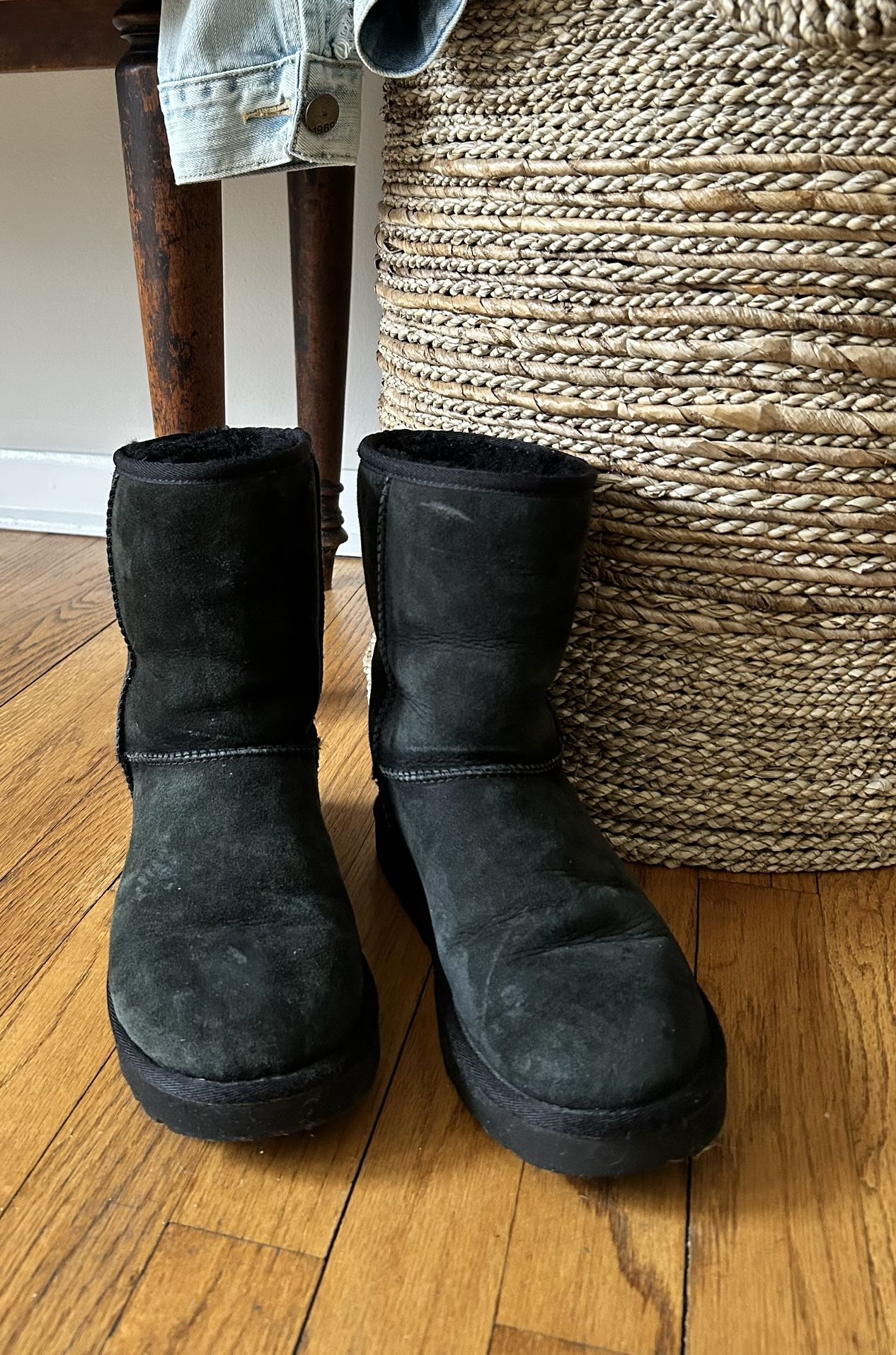 UGG CLASSIC Boots / Women’s 7