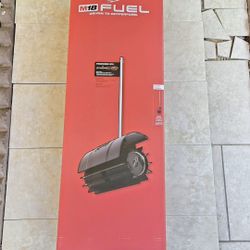 Milwaukee M18 FUEL QUIK-LOK Rubber Broom Attachment