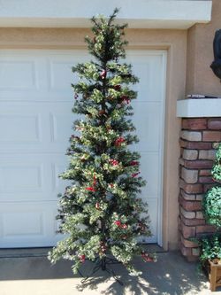 Artificial Flocked Christmas Tree with Pinecones. 8 ft