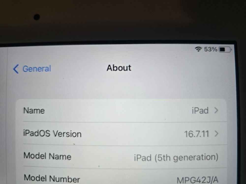 I Pad 5 Unlocked CAN USE WI-FI ARE SIM