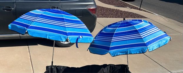 2 blue striped umbrellas with 2 clamps