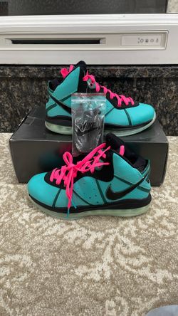 Nike LeBron VIII Qs Size 7.5 In Men’s And 9 In Woman’s