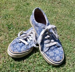Girl's Blue Flower Sneakers, size 1