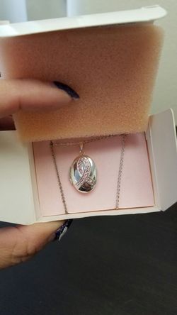 Avon breast cancer crusader locket necklace