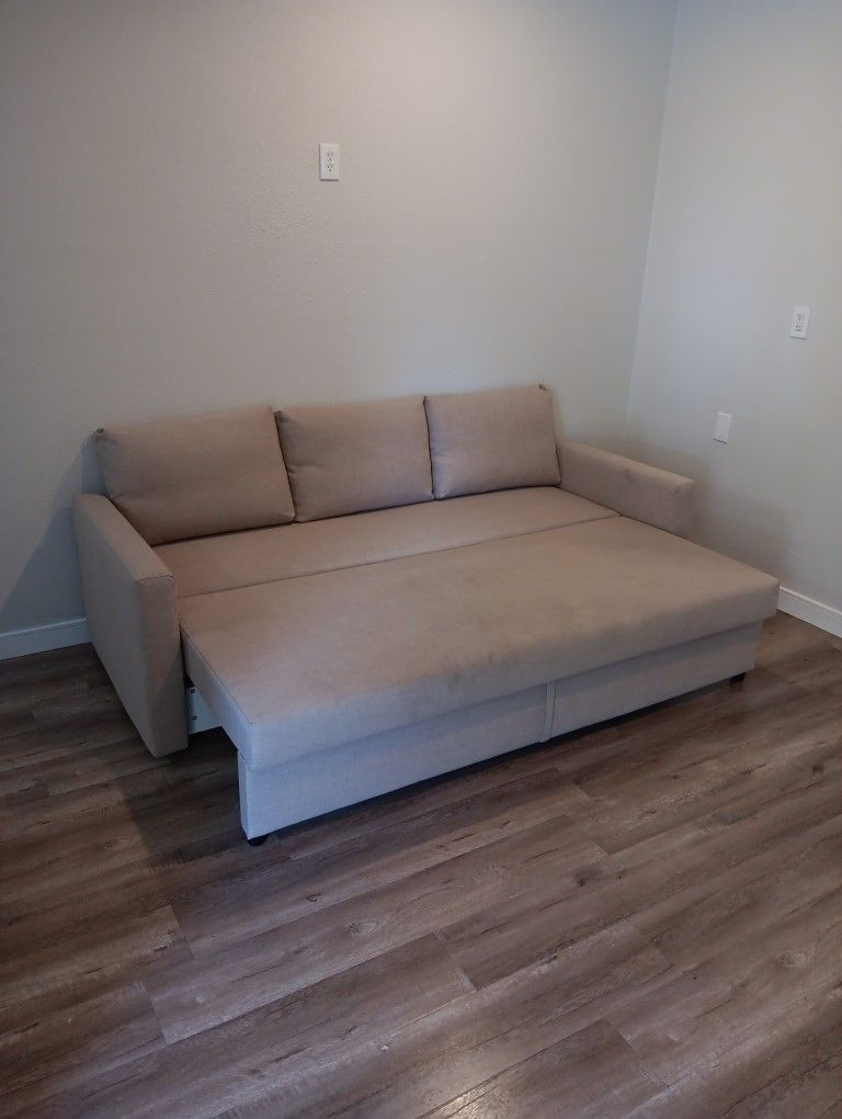 Fold Out Couch In Excellent Condition
