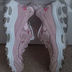 Ladies Sketchers Size 8.5 Sneakers