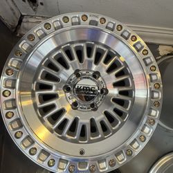 17" Kmc 554 Aztec gloss silver machine face 6x135