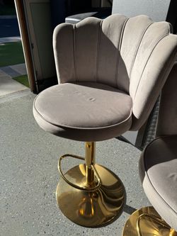 Set of 4 Modern Velvet Counter-Height Bar Stools – Gold Base – $100