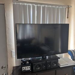 32’ Insignia TV