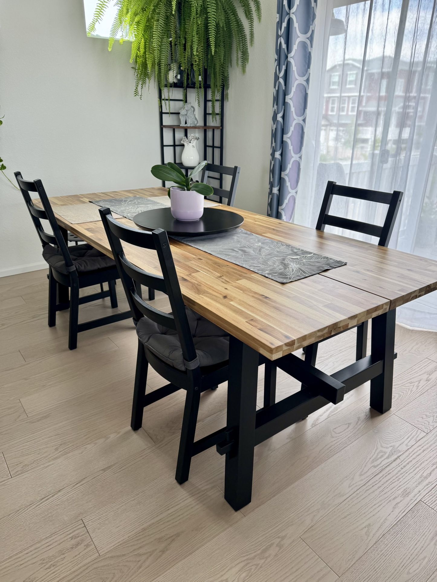 Wood Dining Room Table & Chairs