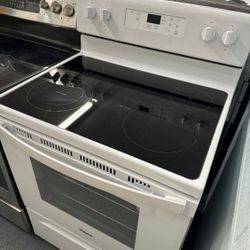 Whirl pool Self Cleans Elec tric Stove FIRST COME