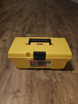 Rubbermaid tool box