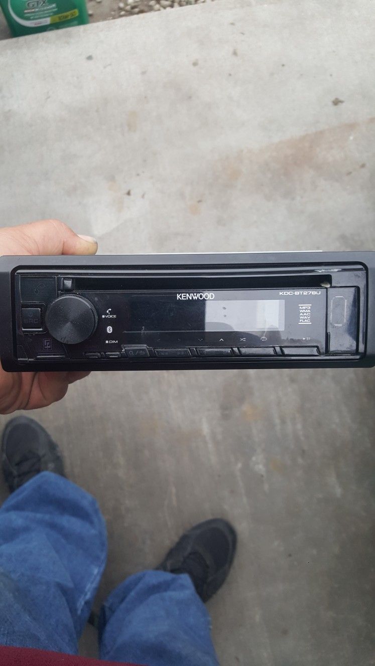 Kenwood stereo And 4 6.5 Door Speakers