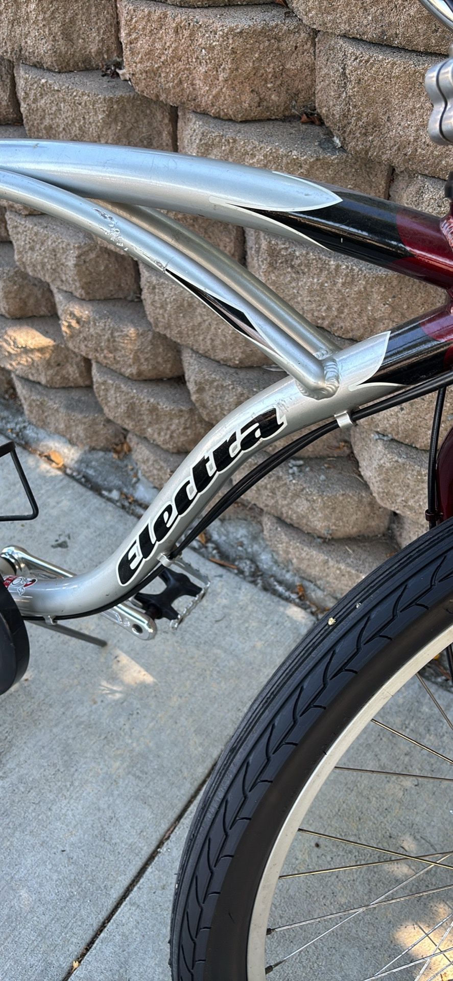 ELECTRA 8 SPEED ON THE HUB LIKE NEW