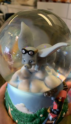 Disney’s Dumbo snow globe