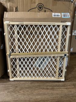 Wide Adjustable Pet Gate / Baby Gate - Fits Openings 26.5” - 42”