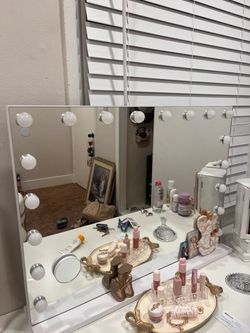 Vanity mirror